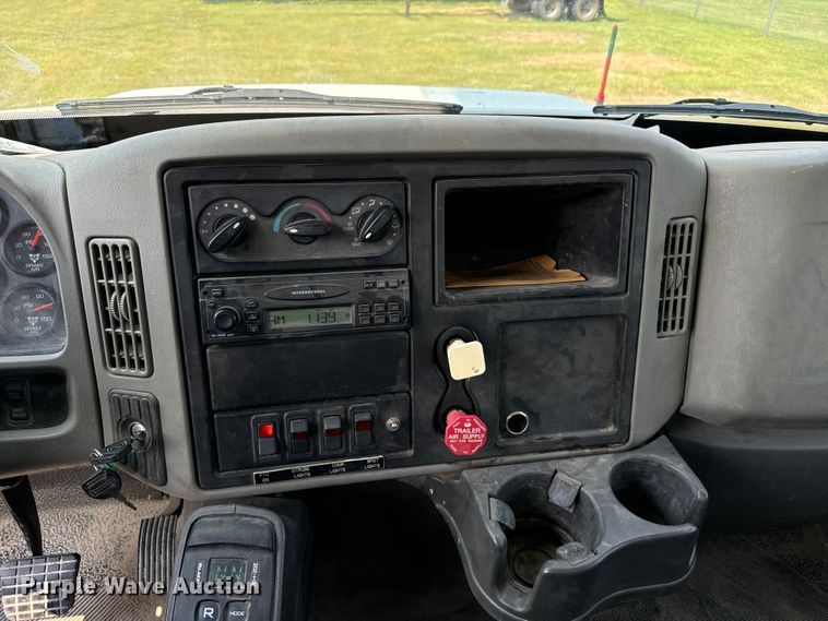 image for item DX3491 2008 International DuraStar 4300 bucket truck