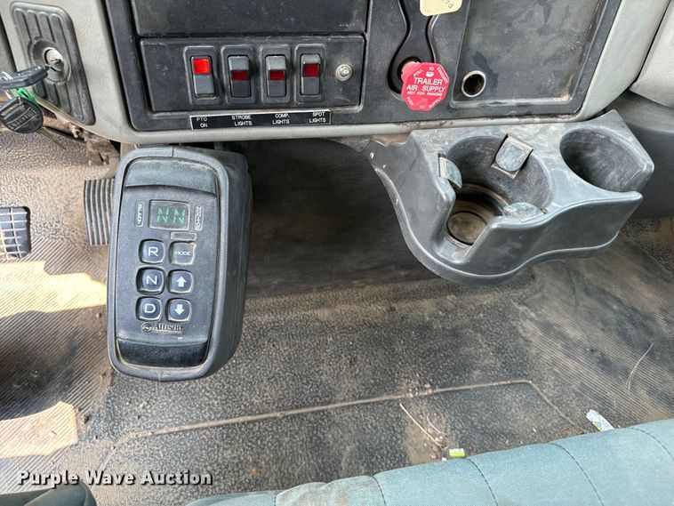 image for item DX3491 2008 International DuraStar 4300 bucket truck