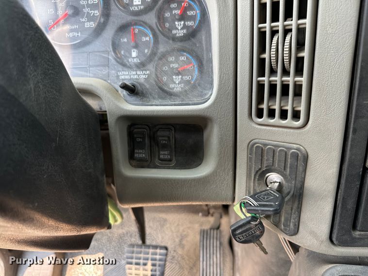 image for item DX3491 2008 International DuraStar 4300 bucket truck