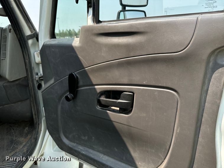 image for item DX3491 2008 International DuraStar 4300 bucket truck