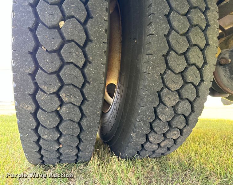 image for item DX3491 2008 International DuraStar 4300 bucket truck