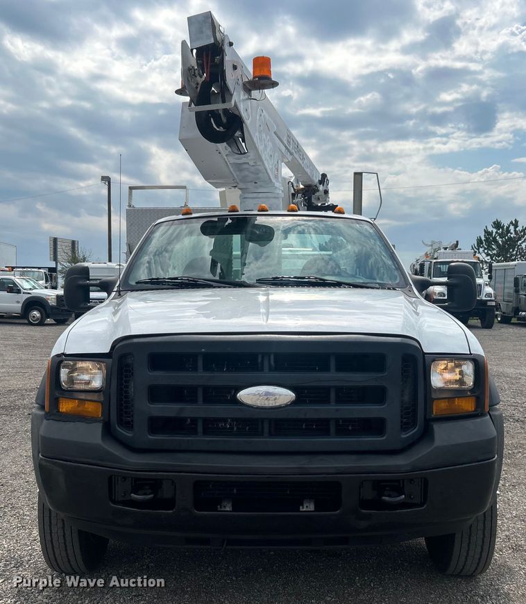 image for item EG0809 2006 Ford F450 Super Duty  bucket truck
