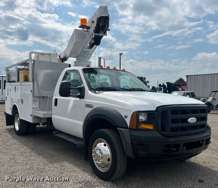image for item EG0809 2006 Ford F450 Super Duty  bucket truck