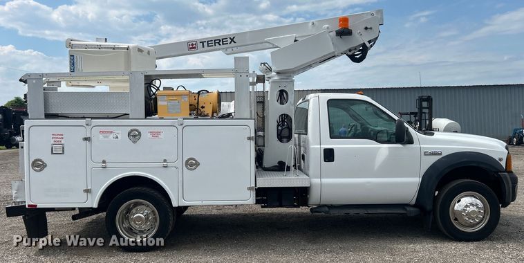 image for item EG0809 2006 Ford F450 Super Duty  bucket truck