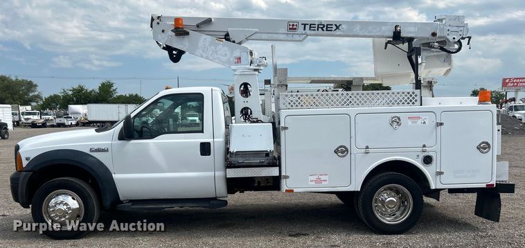 image for item EG0809 2006 Ford F450 Super Duty  bucket truck