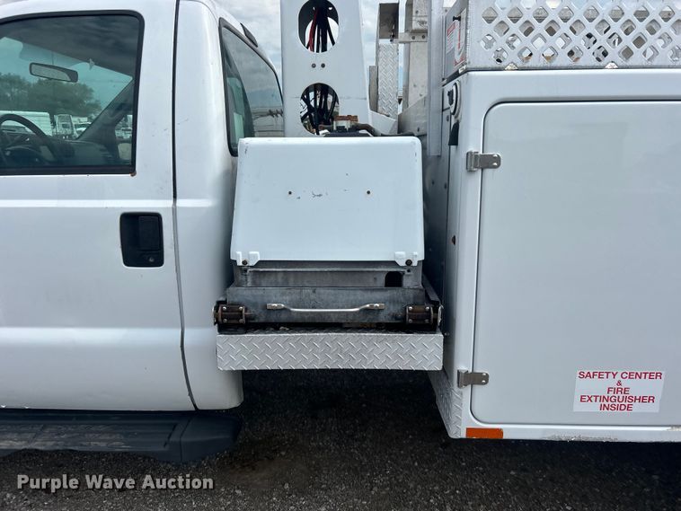 image for item EG0809 2006 Ford F450 Super Duty  bucket truck