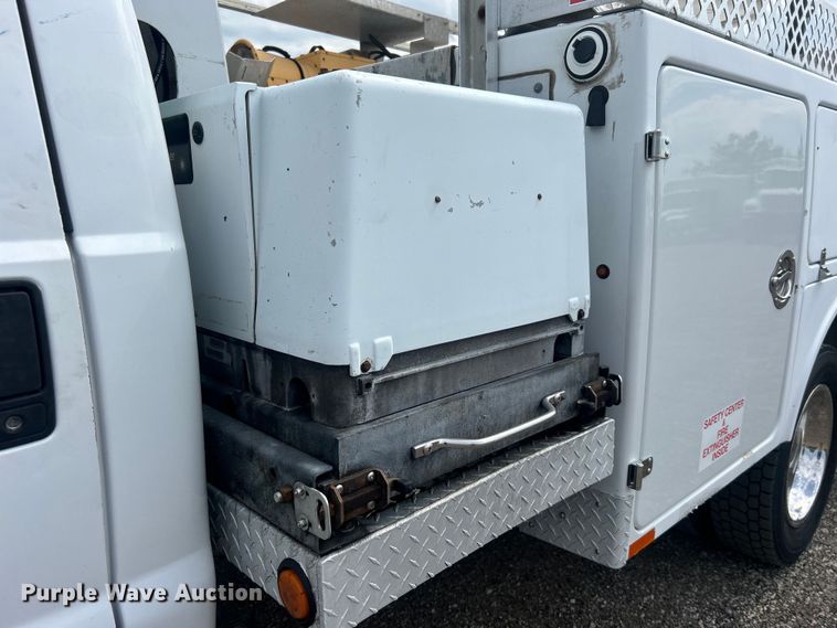 image for item EG0809 2006 Ford F450 Super Duty  bucket truck