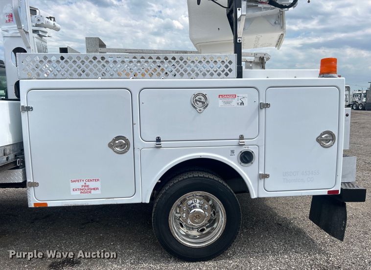 image for item EG0809 2006 Ford F450 Super Duty  bucket truck