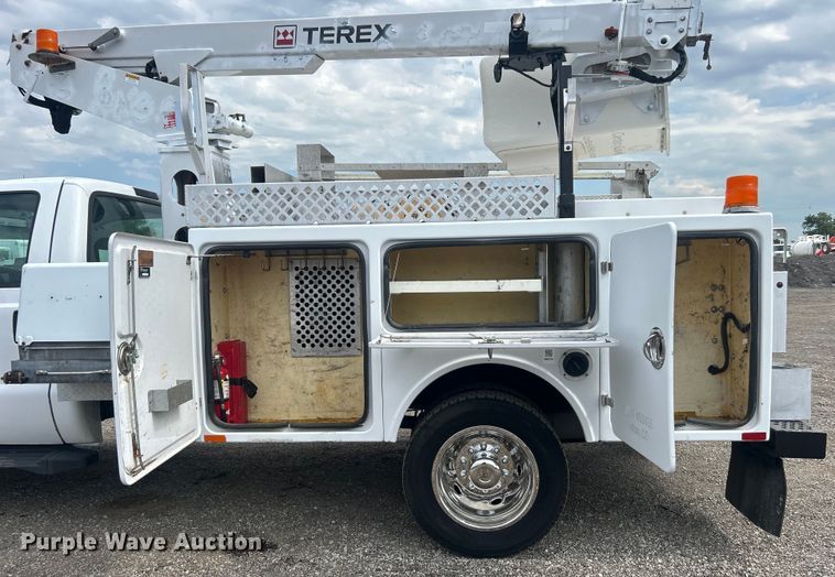 image for item EG0809 2006 Ford F450 Super Duty  bucket truck