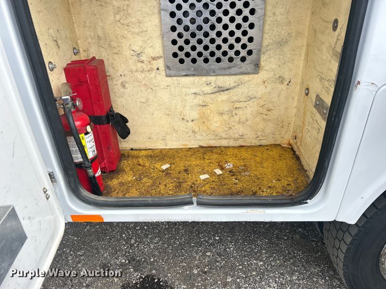 image for item EG0809 2006 Ford F450 Super Duty  bucket truck