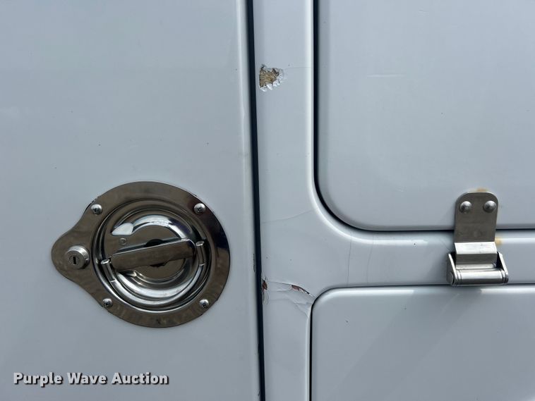 image for item EG0809 2006 Ford F450 Super Duty  bucket truck