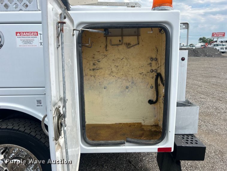 image for item EG0809 2006 Ford F450 Super Duty  bucket truck