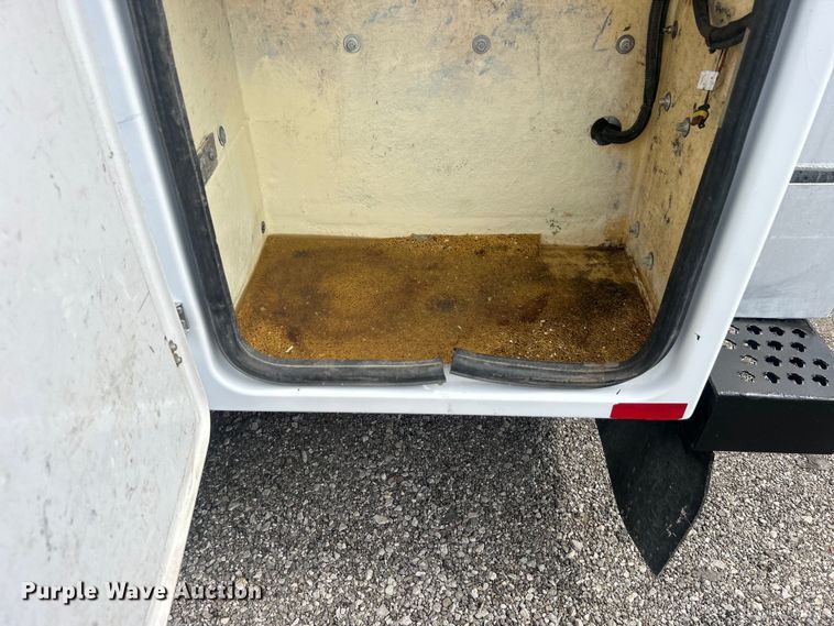 image for item EG0809 2006 Ford F450 Super Duty  bucket truck