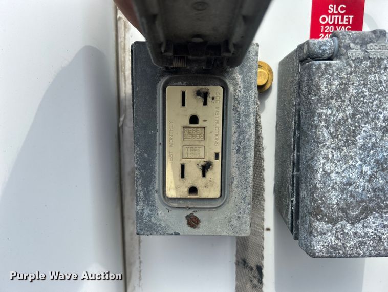 image for item EG0809 2006 Ford F450 Super Duty  bucket truck