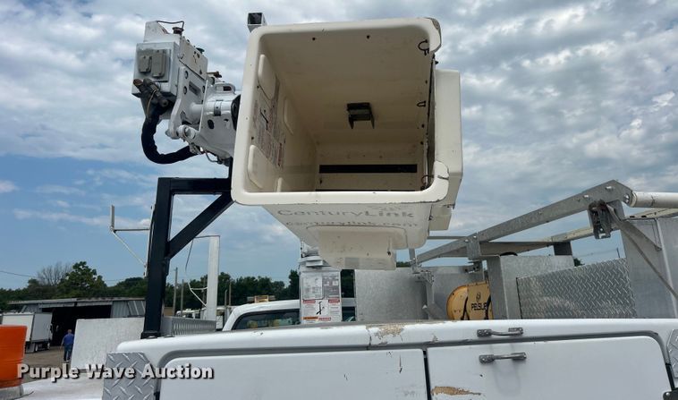 image for item EG0809 2006 Ford F450 Super Duty  bucket truck