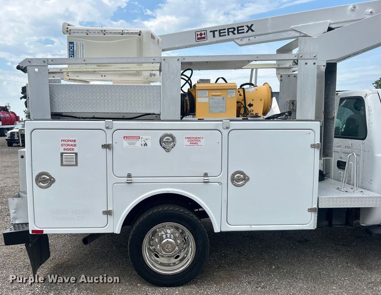 image for item EG0809 2006 Ford F450 Super Duty  bucket truck