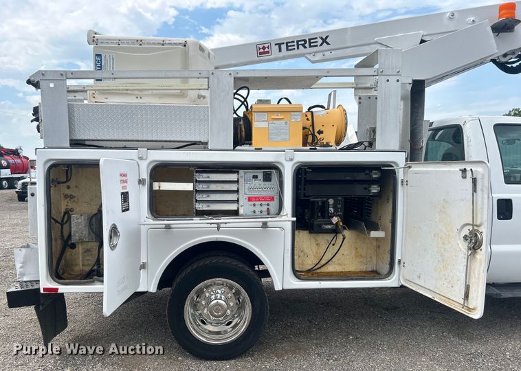 image for item EG0809 2006 Ford F450 Super Duty  bucket truck