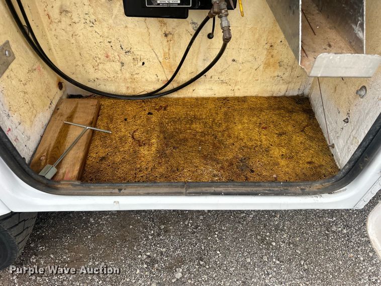 image for item EG0809 2006 Ford F450 Super Duty  bucket truck