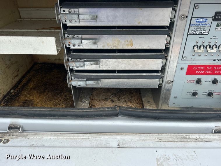 image for item EG0809 2006 Ford F450 Super Duty  bucket truck