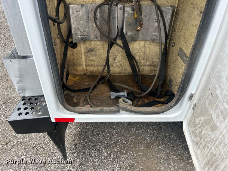 image for item EG0809 2006 Ford F450 Super Duty  bucket truck