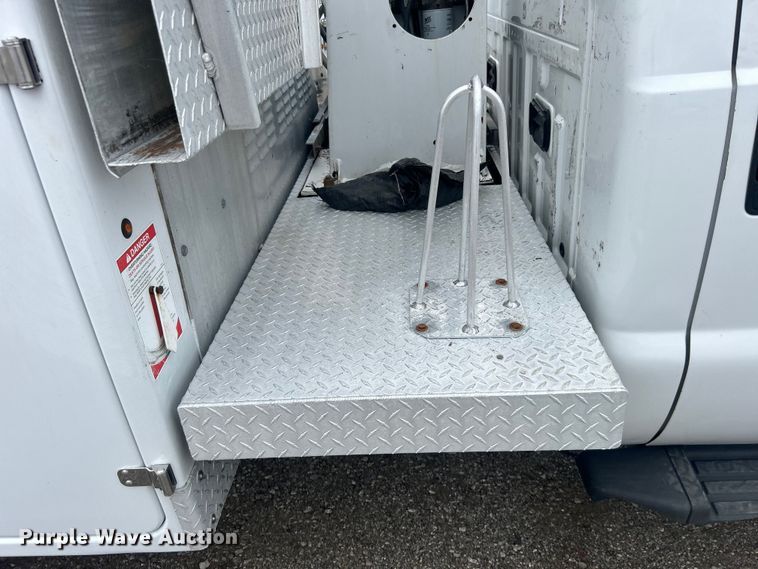 image for item EG0809 2006 Ford F450 Super Duty  bucket truck