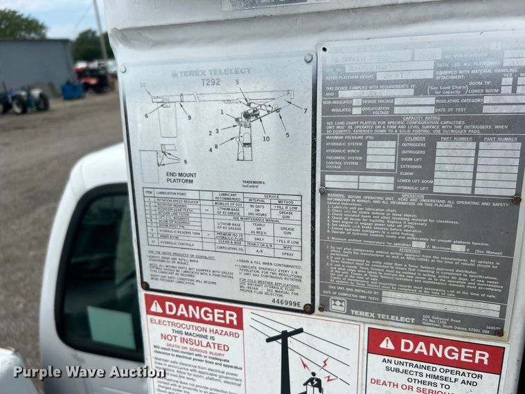 image for item EG0809 2006 Ford F450 Super Duty  bucket truck