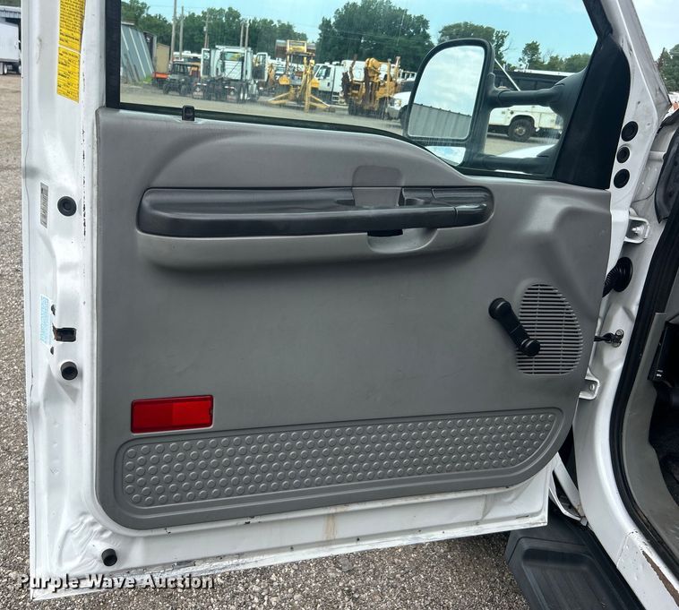 image for item EG0809 2006 Ford F450 Super Duty  bucket truck