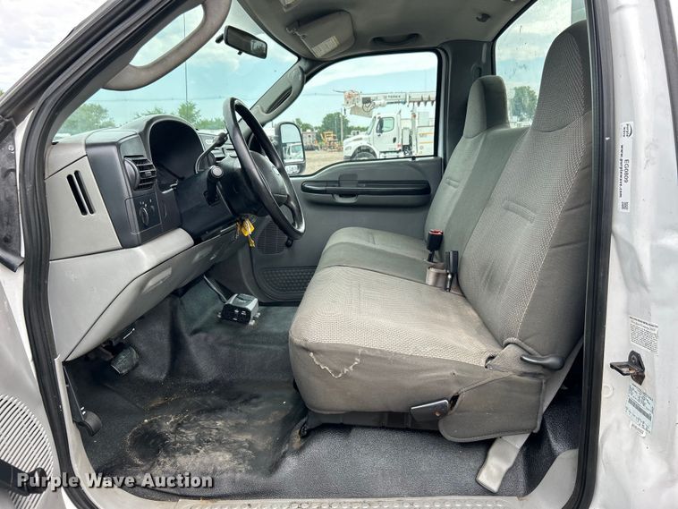 image for item EG0809 2006 Ford F450 Super Duty  bucket truck