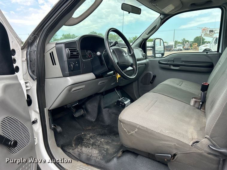 image for item EG0809 2006 Ford F450 Super Duty  bucket truck