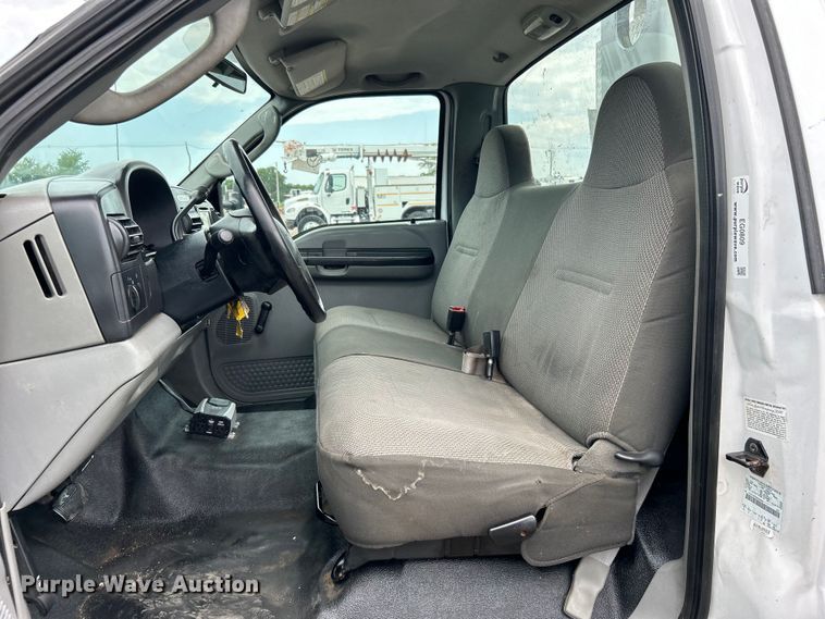 image for item EG0809 2006 Ford F450 Super Duty  bucket truck