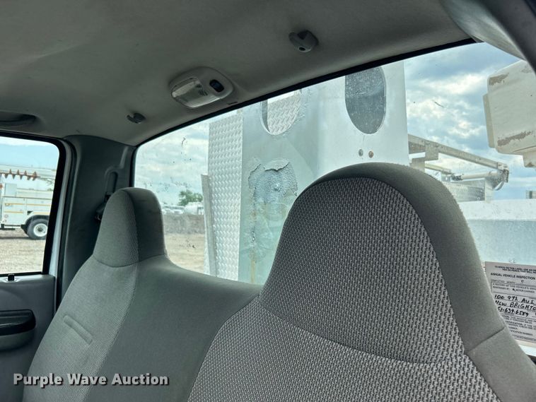 image for item EG0809 2006 Ford F450 Super Duty  bucket truck