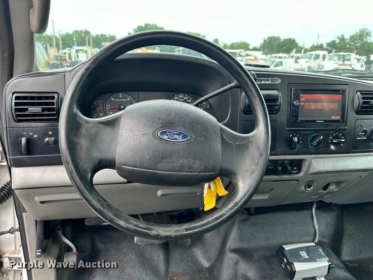 image for item EG0809 2006 Ford F450 Super Duty  bucket truck