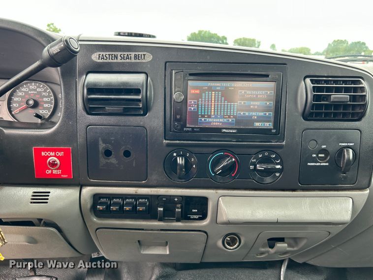 image for item EG0809 2006 Ford F450 Super Duty  bucket truck