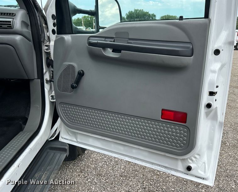 image for item EG0809 2006 Ford F450 Super Duty  bucket truck