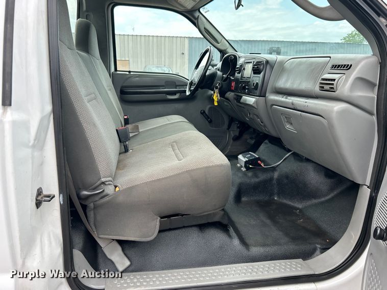 image for item EG0809 2006 Ford F450 Super Duty  bucket truck