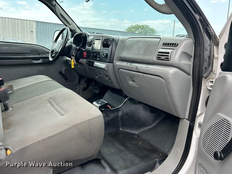 image for item EG0809 2006 Ford F450 Super Duty  bucket truck