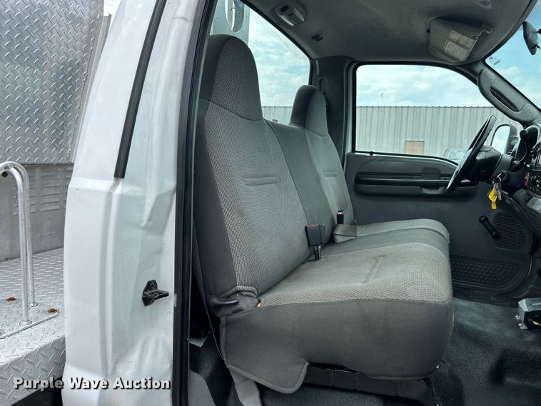 image for item EG0809 2006 Ford F450 Super Duty  bucket truck