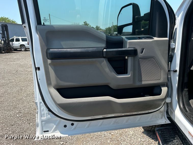 image for item EG0824 2018 Ford F550 utility / service truck