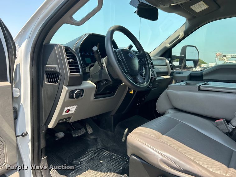 image for item EG0824 2018 Ford F550 utility / service truck