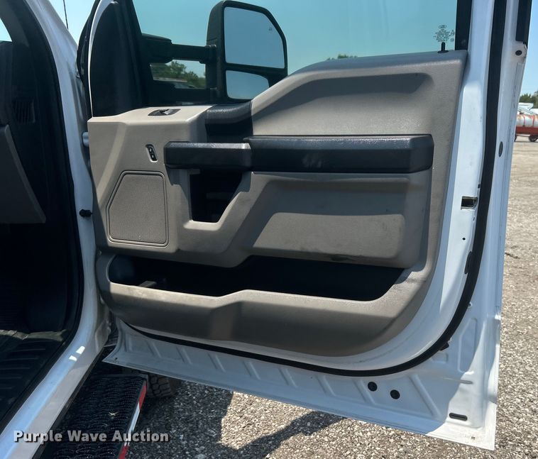 image for item EG0824 2018 Ford F550 utility / service truck