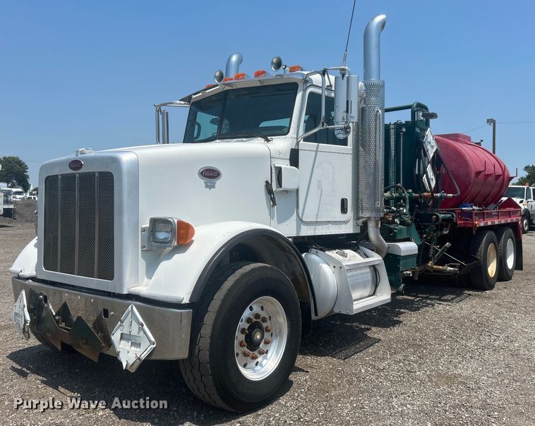 image for item EG0825 2008 Peterbilt  365 oilfield acidizing pump truck