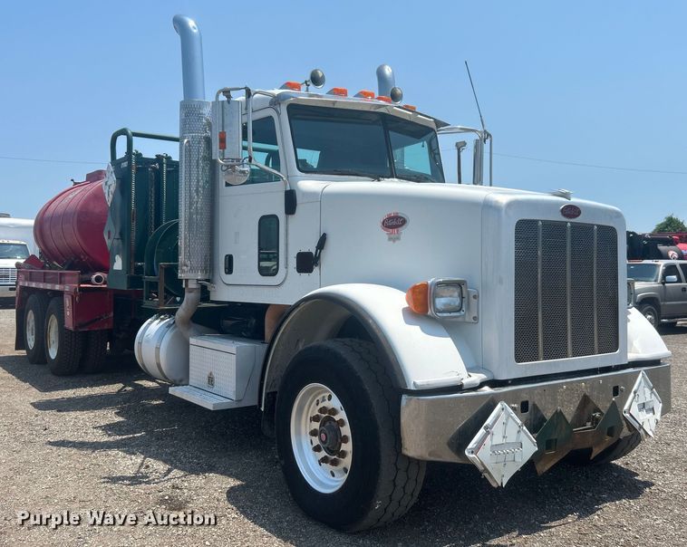 image for item EG0825 2008 Peterbilt  365 oilfield acidizing pump truck