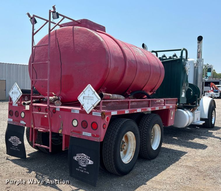 image for item EG0825 2008 Peterbilt  365 oilfield acidizing pump truck