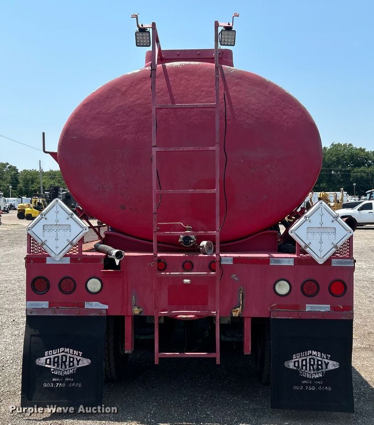 image for item EG0825 2008 Peterbilt  365 oilfield acidizing pump truck