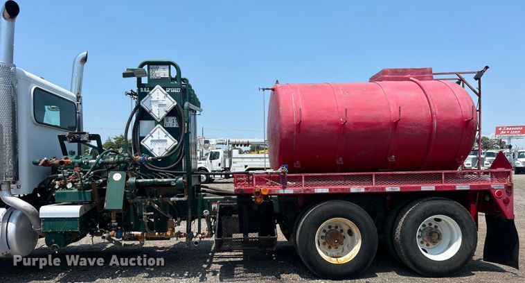 image for item EG0825 2008 Peterbilt  365 oilfield acidizing pump truck