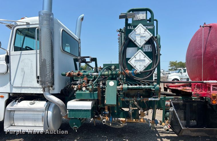 image for item EG0825 2008 Peterbilt  365 oilfield acidizing pump truck