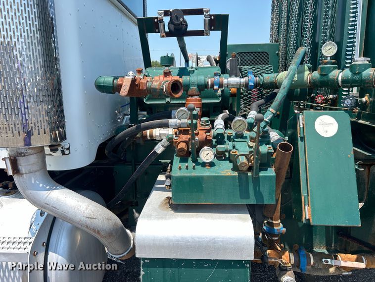 image for item EG0825 2008 Peterbilt  365 oilfield acidizing pump truck