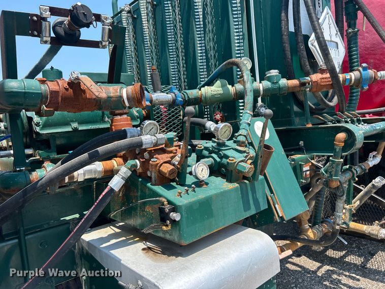 image for item EG0825 2008 Peterbilt  365 oilfield acidizing pump truck