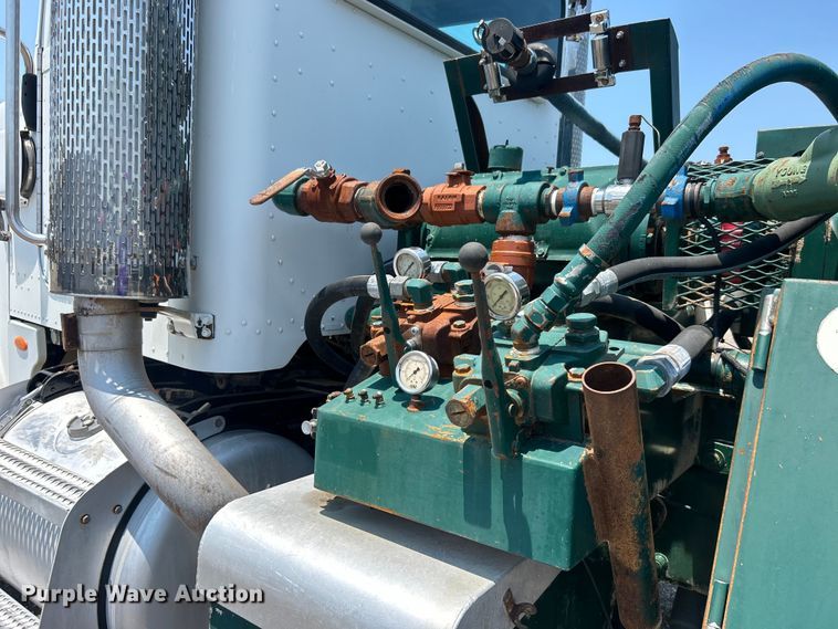 image for item EG0825 2008 Peterbilt  365 oilfield acidizing pump truck