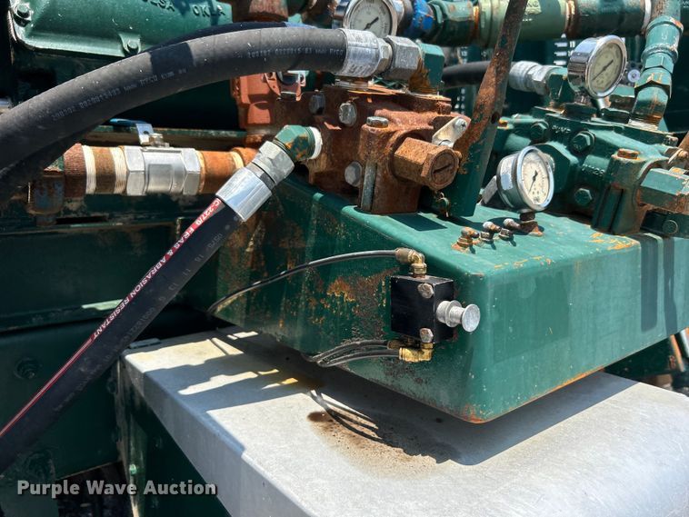 image for item EG0825 2008 Peterbilt  365 oilfield acidizing pump truck